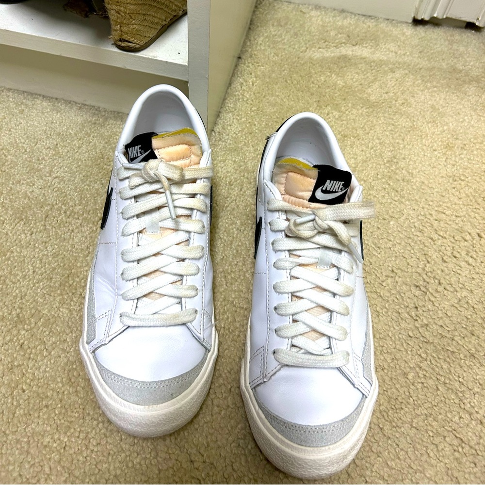 Semi New Nike low court